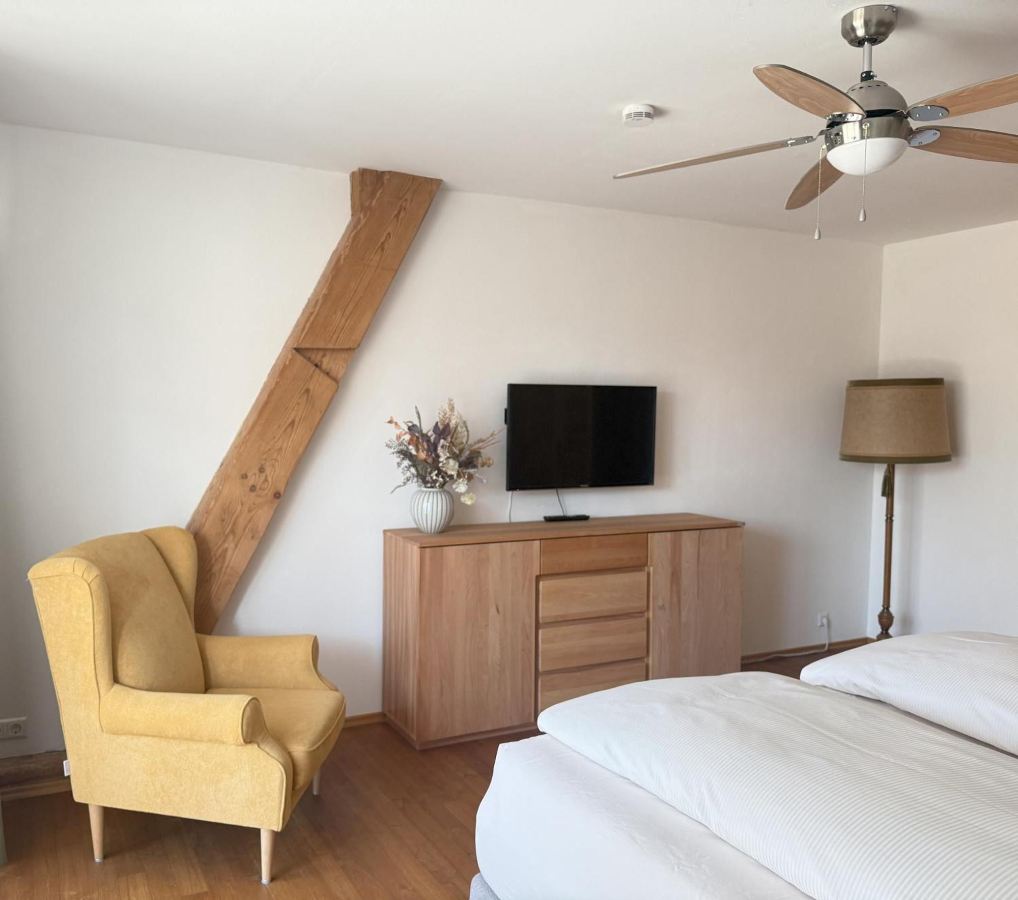 Fe Wo Brunnen - 120 Qm - Ruhige Lage - Viel Natur- Komfortabel - Grosser Balkon Und Garten Memmingen Eksteriør billede