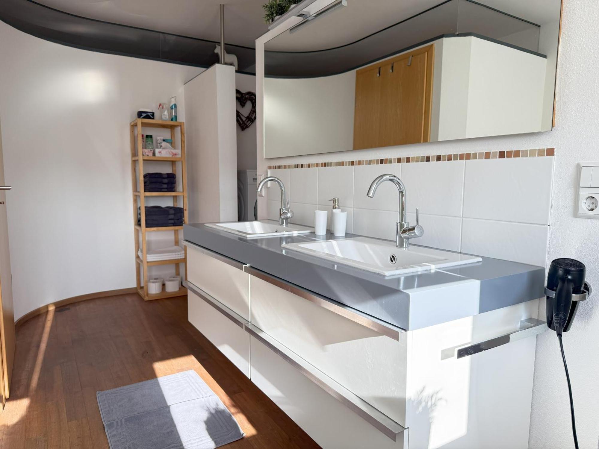 Fe Wo Brunnen - 120 Qm - Ruhige Lage - Viel Natur- Komfortabel - Grosser Balkon Und Garten Memmingen Eksteriør billede